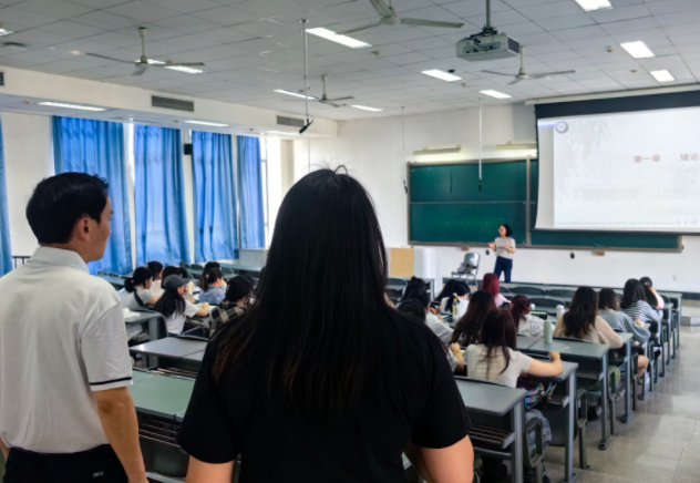 为学子们供给更多的助学支撑构建一个多元共治的现代教育管理 为学子们供给更多的助学支撑构建一个多元共治的现代教育管理