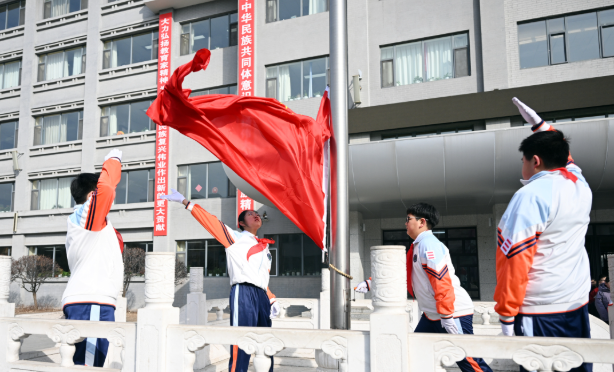通过科技进讲堂激起学生对科技的兴趣引导他们在探究中生长 通过科技进讲堂激起学生对科技的兴趣引导他们在探究中生长